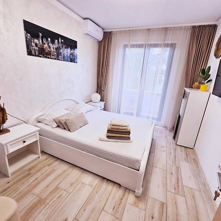 Andrew'S Apartment Central Mamaia Ngoại thất bức ảnh